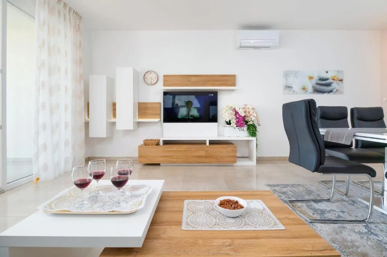 Sea View Apartment Ema Split